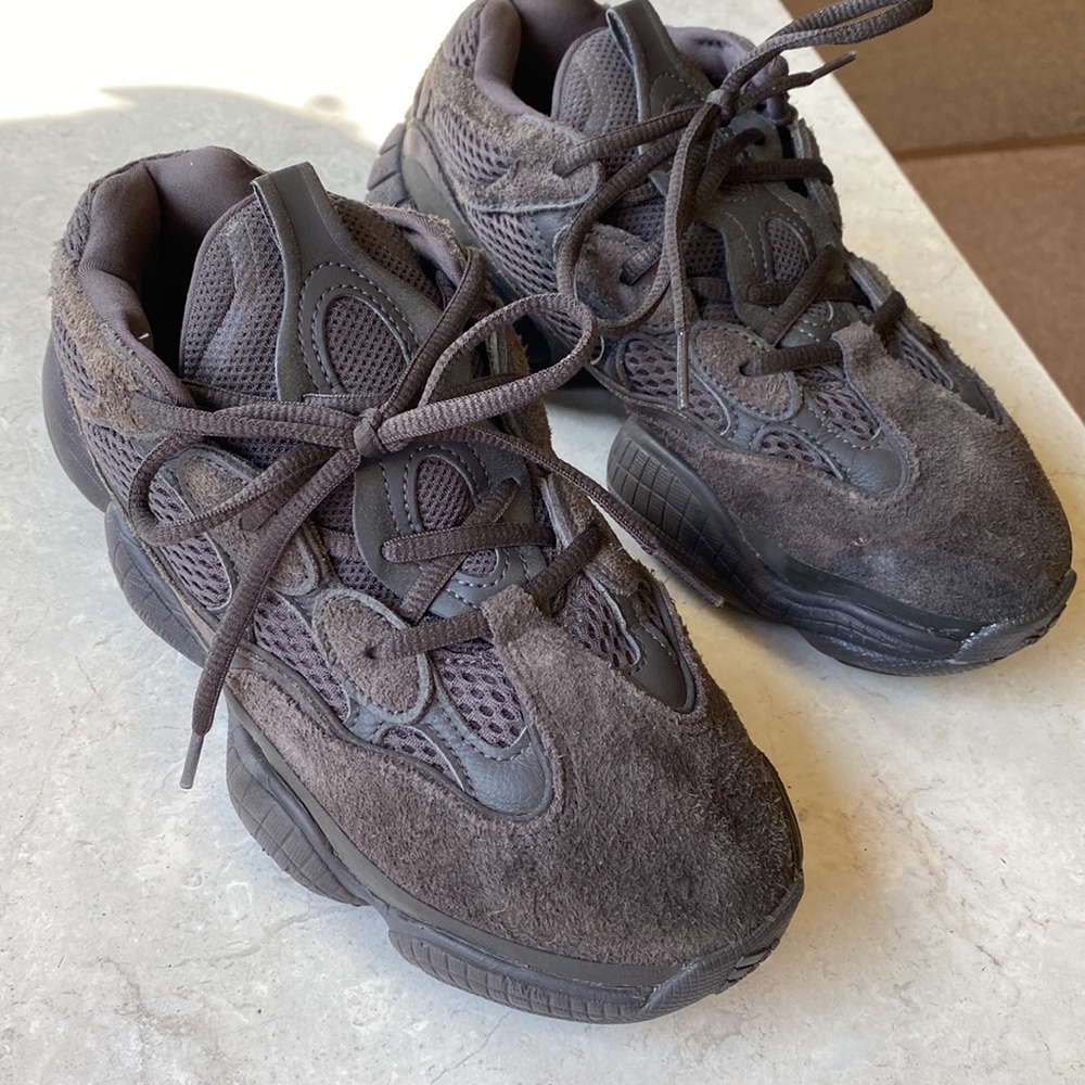YEEZY Sneakers - Picture 6 of 7